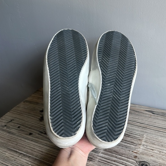 Golden Goose
Super-star leopard print sneakers size 39 great condition l… - Picture 9 of 10